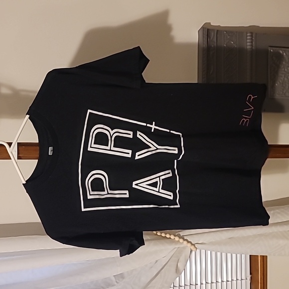 PRAY Tee - Picture 3 of 5
